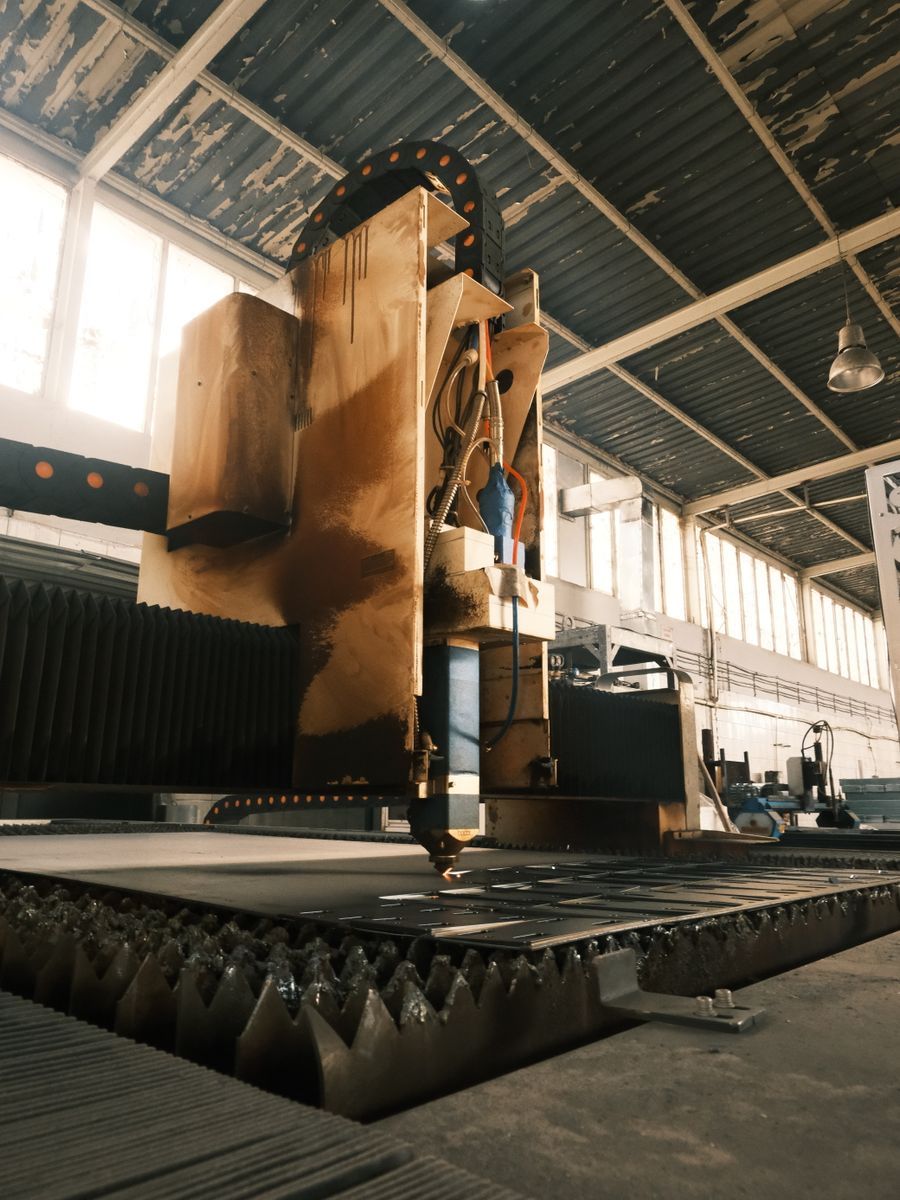 Moderne Produktions- und Fertigungshalle
